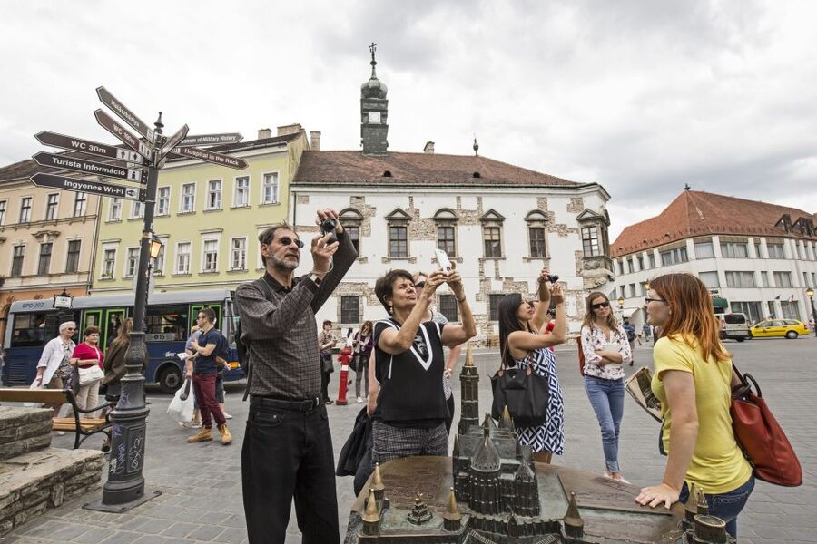 Budapest: Castle District Walk with Matthias Church Entry - What this Buda Castle walk actually gives you