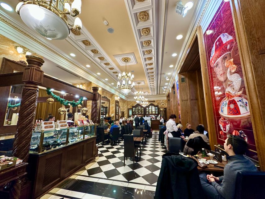 Budapest: Christmas Market Guided Walking Tour with Tastings - Architecture along the Christmas walk