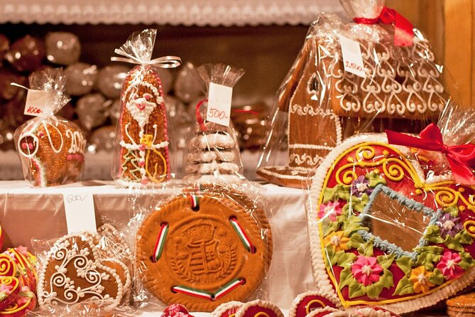 Budapest Christmas Market Tour with Basilica visit & Chimney cake - Why this Budapest Christmas tour works after dark