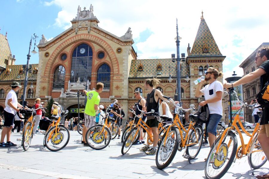 Budapest: City Bike Tour with Coffee Stop - The coffee and Hungarian pastry break
