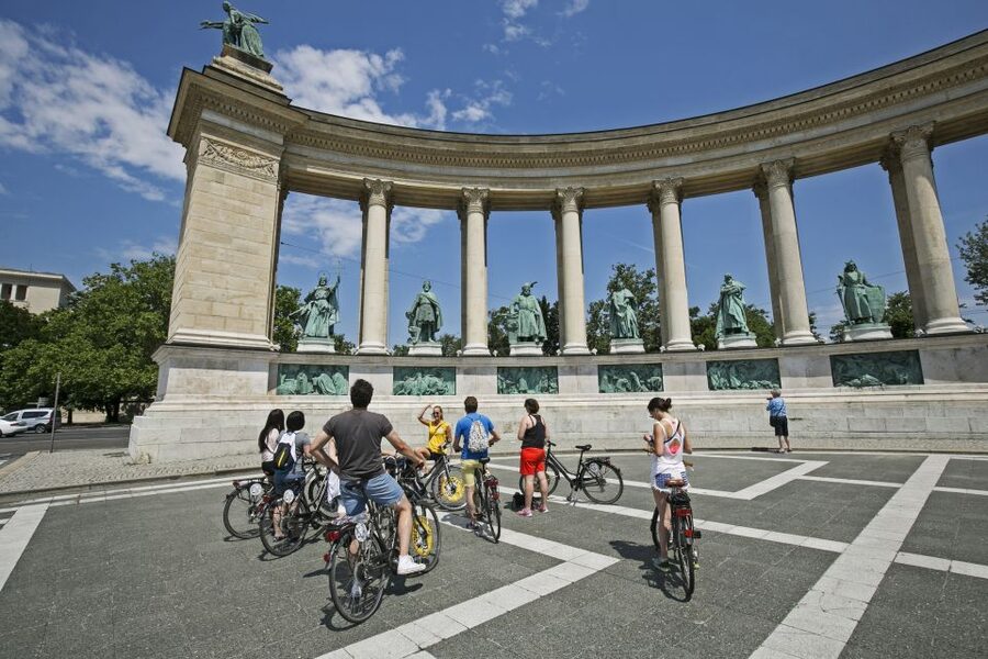 Budapest: City Bike Tour with Coffee Stop - Heroes’ Square and the City Park sights