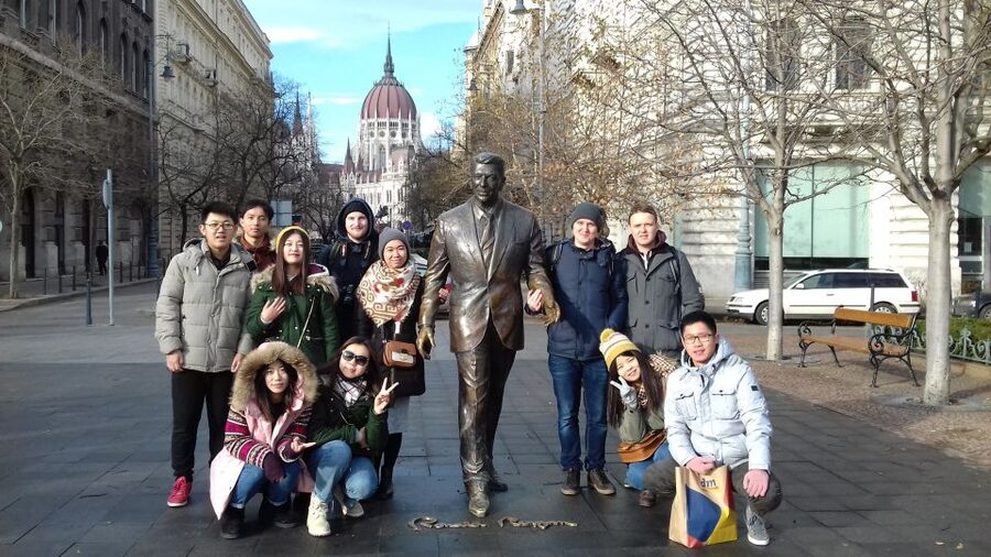 Budapest: City Center Walking Tour - Pesti Vigado and Vorosmarty Square