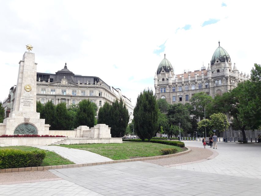 Budapest: City Center Walking Tour - What the guide adds for your money