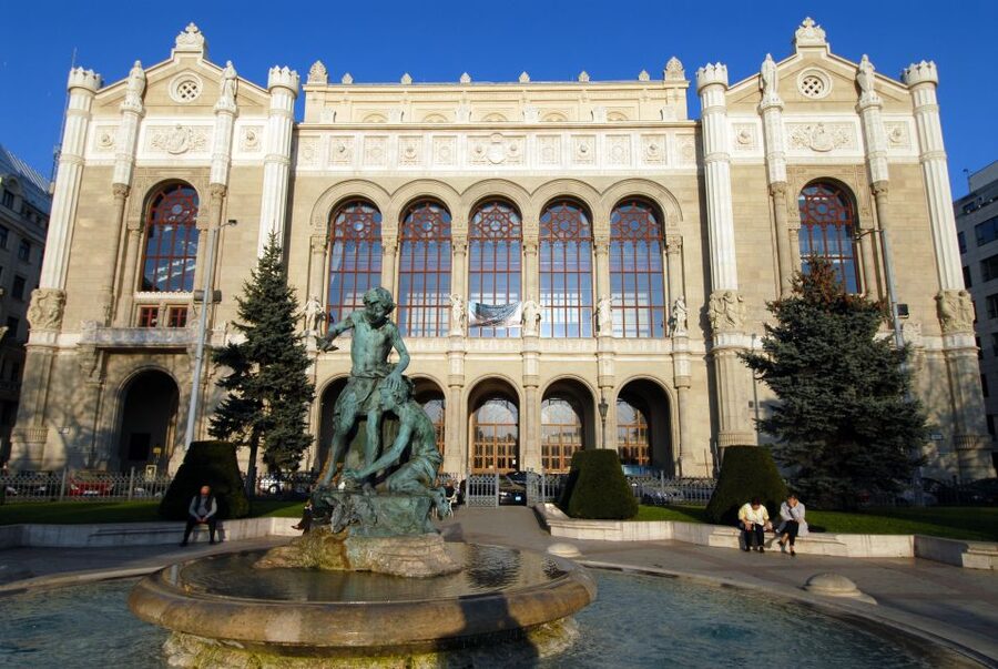 Budapest: City Discovery Tour - Walking through the Castle District