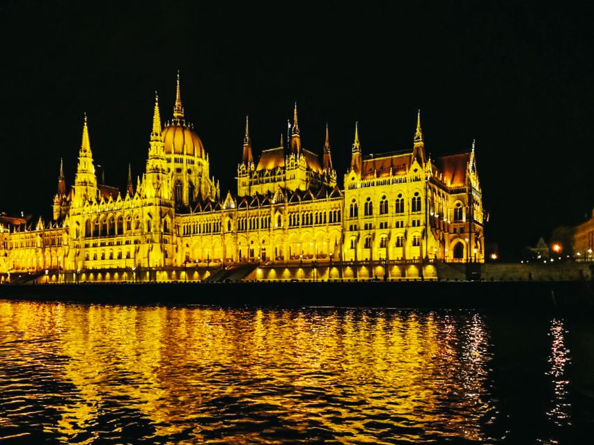 Budapest: City Highlights Cruise with Welcome Drink - Finding the best seat