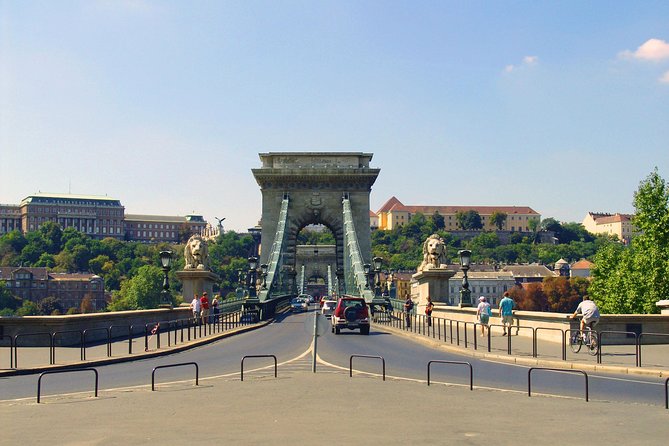 Budapest City Sightseeing Half-Day Tour - Guides, language, and the quality of the commentary