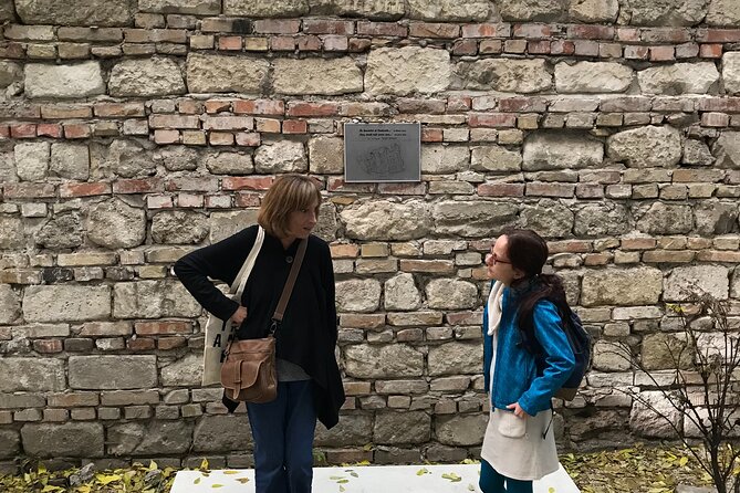Budapest City Walk in Jewish Quarter - Memorials that make WWII history personal