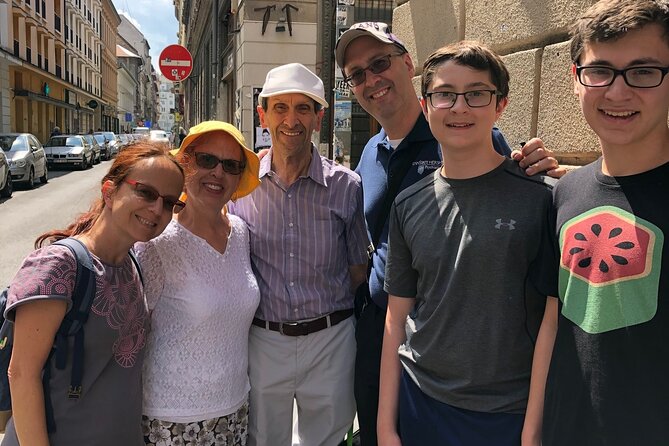 Budapest City Walk in Jewish Quarter - Courtyards, cafés, and everyday Budapest