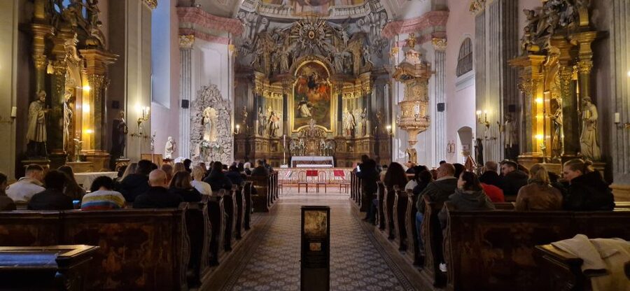 Budapest: Classical Music Concert in St. Michael's Church - Seating categories and the hard-pew issue