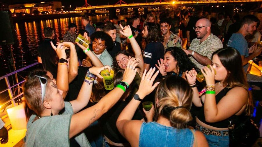 Budapest: Danube Beat Party Cruise with Drink Packages - Key points at a glance