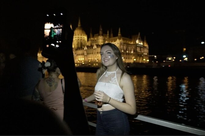 Budapest Danube Cruise with DJ, Drinks and After Party - Finding the MS Stadt Wien at Akadémia Dock 2