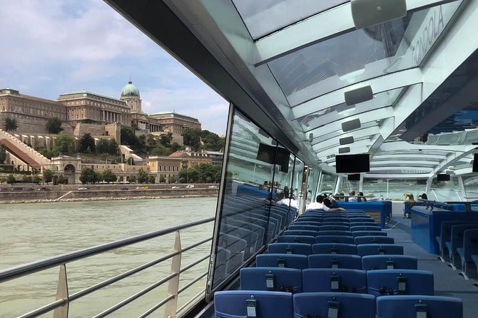 Budapest Danube Cruise with Drink, Audio Guide, Margaret Island - The welcome drink and onboard service