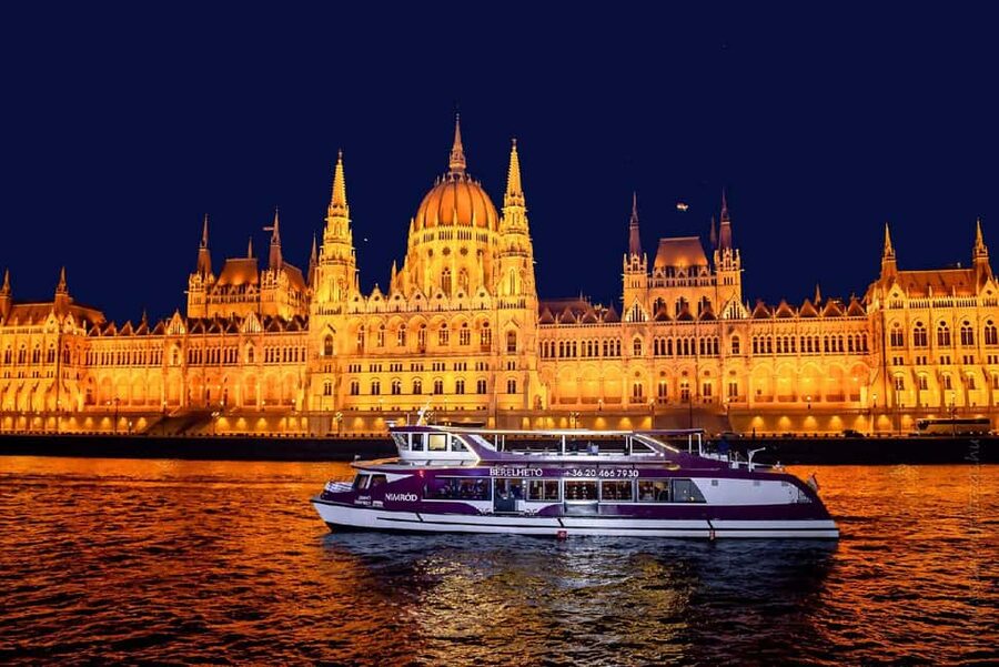 Budapest: Danube Cruise with Folk Dancing and Drinks - Gellert Hill and the southern stretch