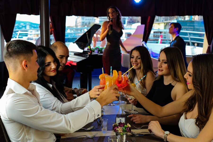 Budapest: Danube Drink and Piano Show - Key points to know before you book