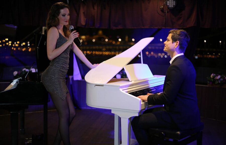 Budapest: Danube Drink and Piano Show - Müpa and the National Theatre
