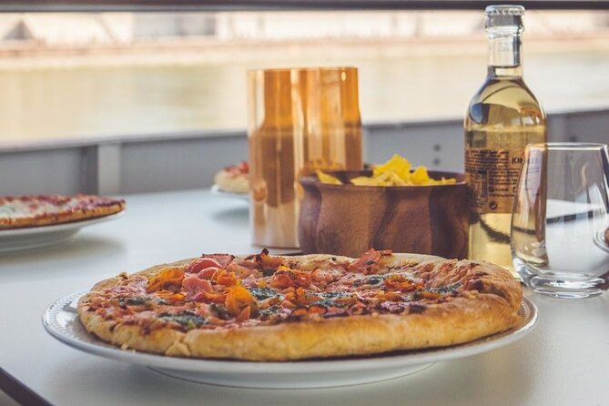 Budapest Danube Pizza Cruise with Welcome Drink - Daylight or nighttime: choose your view