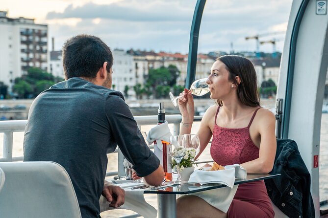 Budapest Danube River Candlelit Dinner Cruise with Live Music - Comfort, seating, and winter conditions