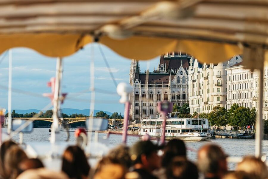 Budapest: Danube River City Lights Express Cruise - Key points at a glance