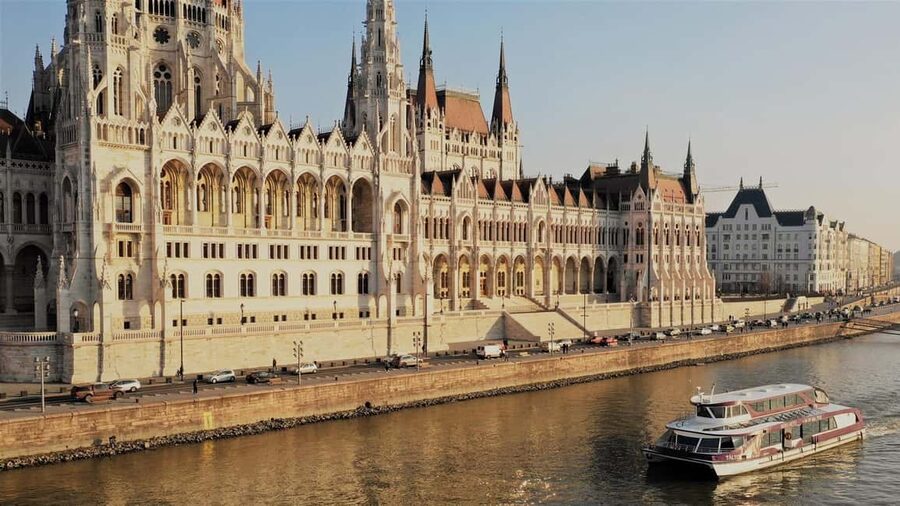 Budapest: Danube River City Lights Express Cruise - Vigadó Square and the riverfront promenade