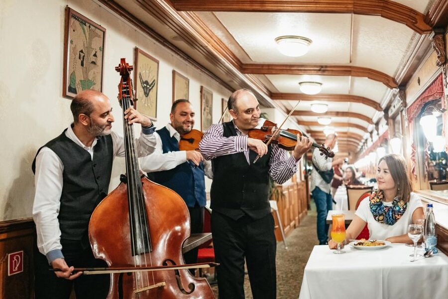 Budapest: Danube River Cruise with Dinner and Prosecco - Who will enjoy this cruise most