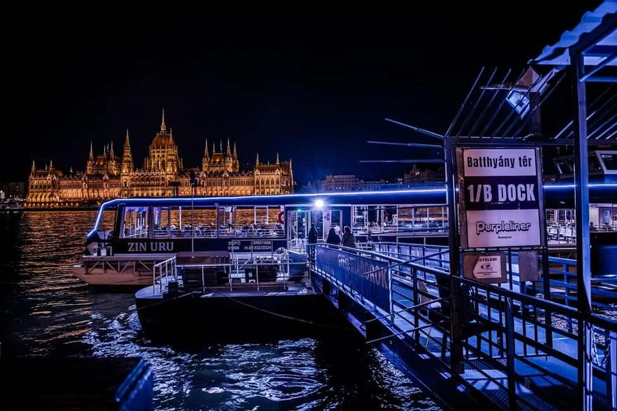 Budapest: Danube River Sightseeing Cruise with Audio Guide - Gellert Hill, Margaret Bridge, and the wider river view