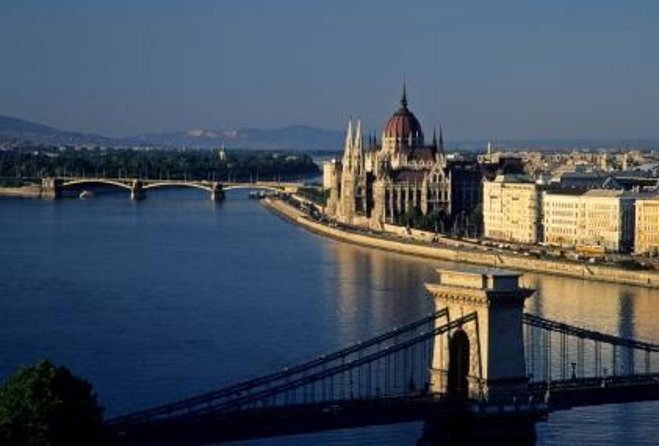 Budapest Danube River Sightseeing Night Cruise with Drink - Key points to know before booking