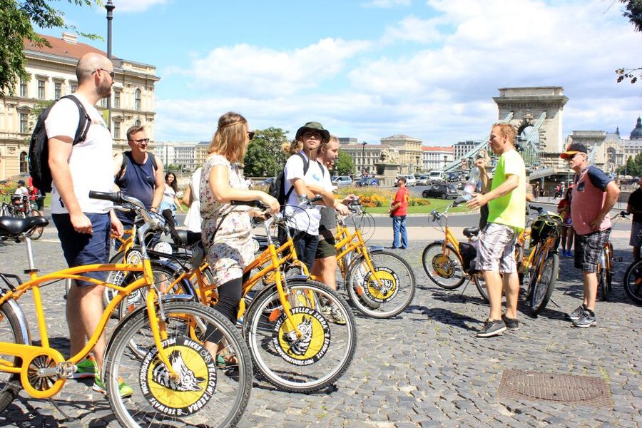 Budapest: Danube River Views Bike Ride - Crossing Margit Bridge into Buda