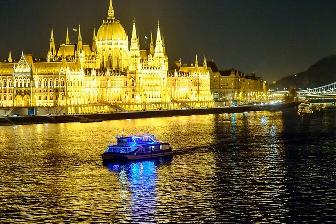 Budapest Danube Sightseeing Cruise with Unlimited Drinks - What the unlimited drinks really include