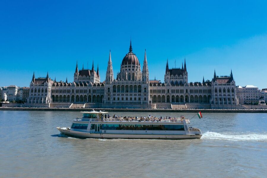 Budapest: Day or Night River Cruise on Panoramic Boat - Gellért Hill and the southern riverfront