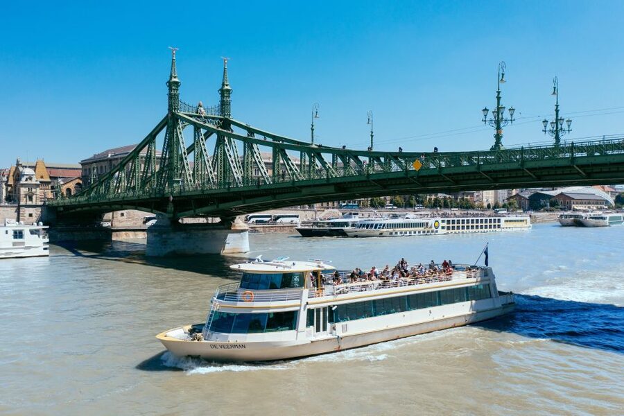 Budapest: Day or Night River Cruise on Panoramic Boat - The return past universities and Central Market Hall