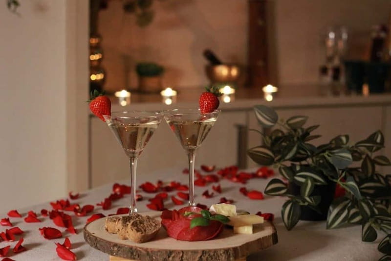 BUDAPEST, Day Spa : Couples Massage with Roses Bubble Bath - The Palo Santo ritual and 60-minute massage