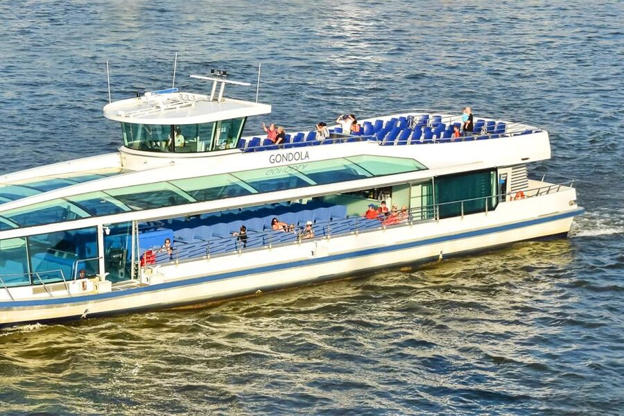Budapest: Daytime Sightseeing Boat Cruise - Key points to know before boarding
