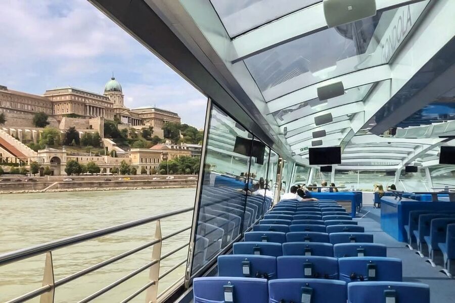 Budapest: Daytime Sightseeing Boat Cruise - How the cruise handles families and mixed groups