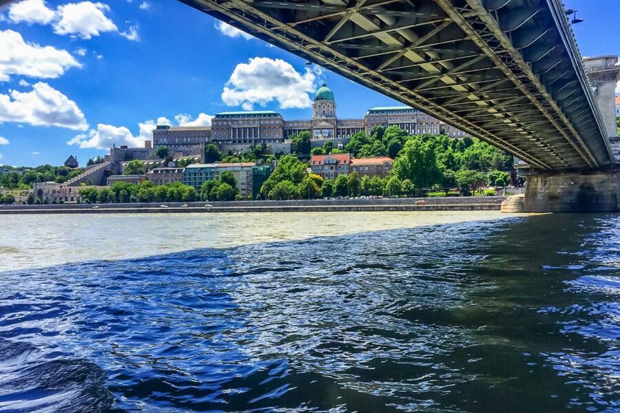 Budapest: Daytime Sightseeing Boat Cruise - Margaret Island and the summer stop