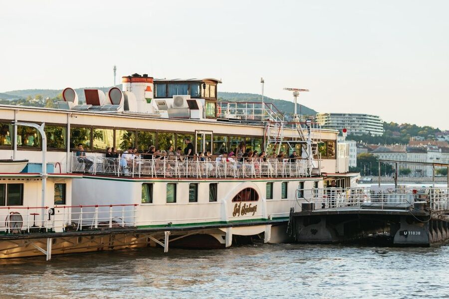 Budapest: Dinner Cruise with Live Music and Folk Dance Show - Key points to know before booking