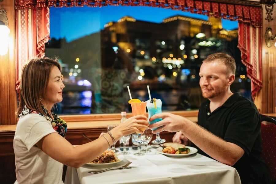 Budapest: Dinner Cruise with Live Music and Folk Dance Show - Service, seating, and special occasions