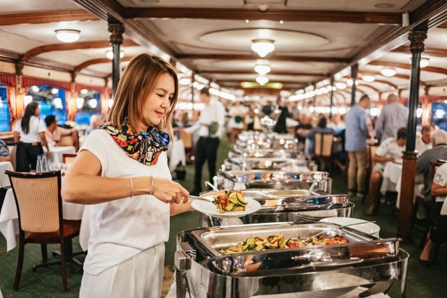 Budapest: Dinner Cruise with Live Music and Folk Dance Show - Who should book this cruise?