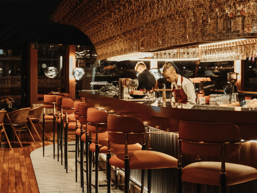 Budapest: Dinner Cruise with Live Music and Unlimited Drinks - Live music and the mood onboard