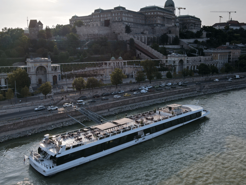 Budapest: Dinner Cruise with Live Music and Unlimited Drinks - Booking details worth knowing