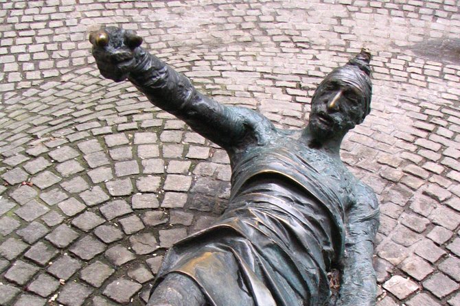 Budapest Dohany, Heroes', Rumbach synagogues & Jewish Ghetto Tour - Gozsdu Udvar, Spinoza, and Jewish life today