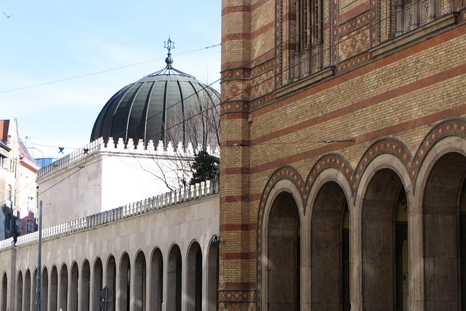 Budapest Dohany, Heroes', Rumbach synagogues & Jewish Ghetto Tour - Carl Lutz and the people who resisted persecution