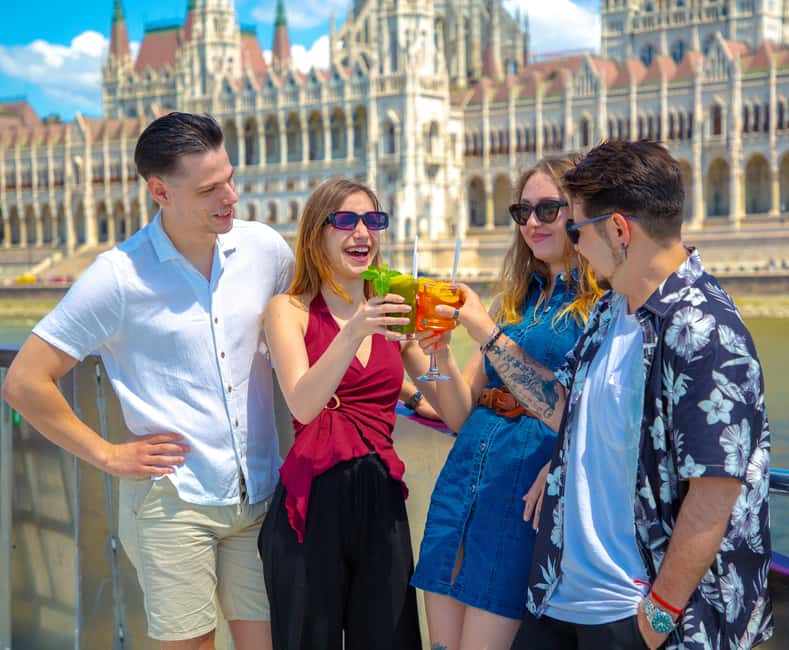 Budapest: Downtown Budapest Cocktail Cruise - Boarding, seating, and the mood onboard