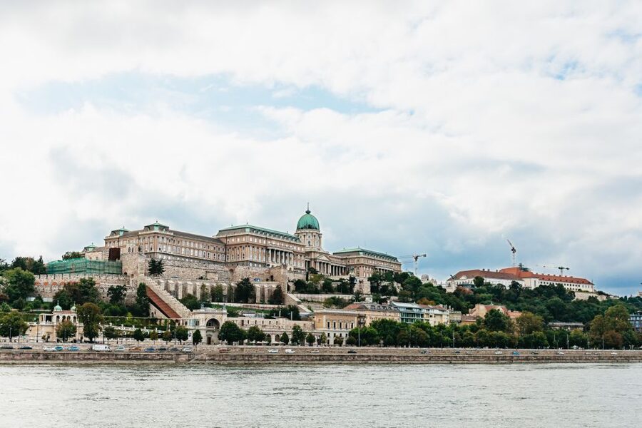 Budapest: Downtown Budapest Cocktail Cruise - The Chain Bridge and Buda Castle