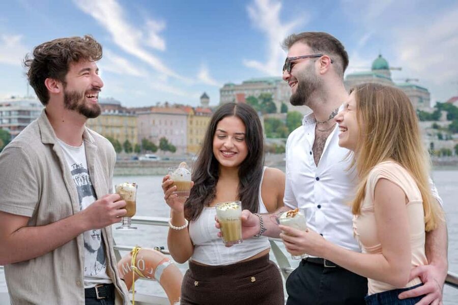 Budapest: Downtown Budapest Unlimited Booze Cruise - Buda Castle from the river