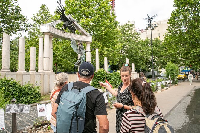 Budapest Essentials Private Tour Highlights and Hidden Gems - The Chain Bridge starts the Budapest story