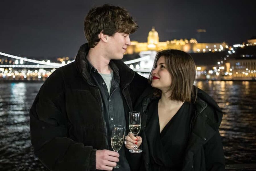 Budapest: Evening Cruise including Drinks and Live Music - Why Budapest looks better from the Danube at night