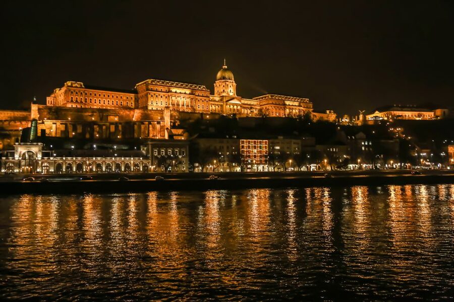 Budapest: Evening Cruise including Drinks and Live Music - Practical advice for a better evening