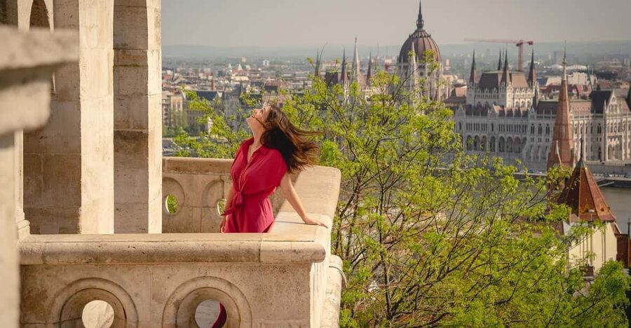 Budapest: Fast Private Photoshoot at Fisherman's Bastion - Posing help for people who dislike posing