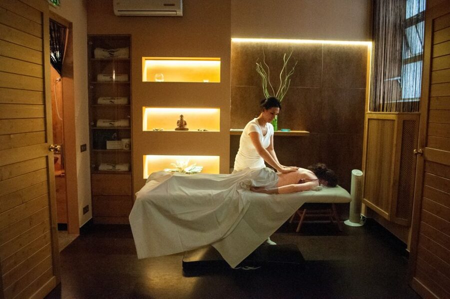 Budapest: Full-Day Gellért Spa Ticket - Why Gellért Spa feels different from a modern pool complex