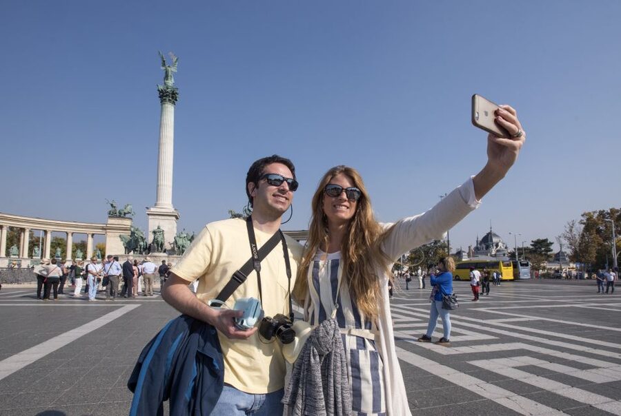 Budapest: Grand City Tour with Parliament Visit - The Great Synagogue and City Park route